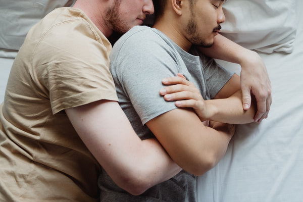 couple-sleeping